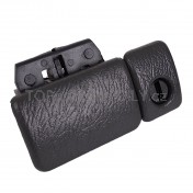 Klika dvířek zavazadlového prostoru před spolujezdcem Suzuki Jimny od 1988